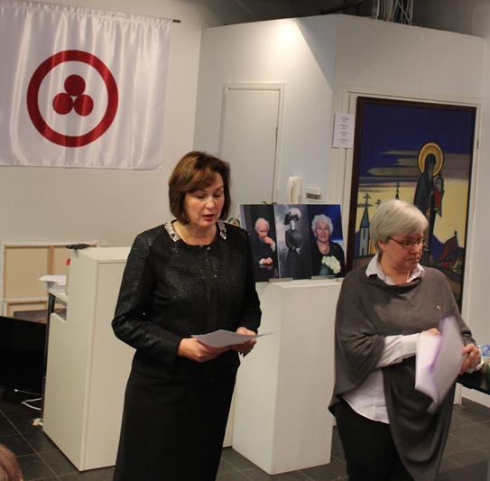 Елена Александрова - председатель Эстонского Общество Рериха (слева)